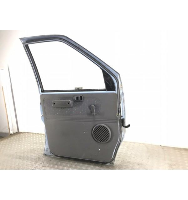 Дверь передняя левая бу для Nissan Vanette  2.3 D,  1998 г.