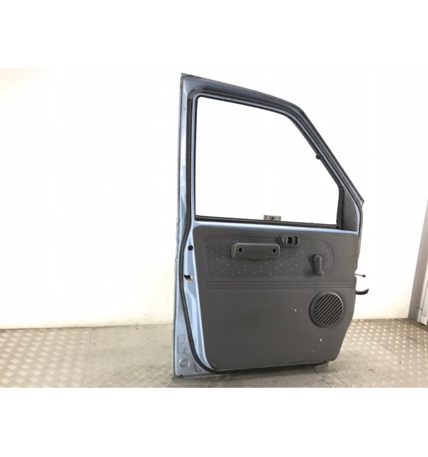 Дверь передняя левая бу для Nissan Vanette  2.3 D,  1998 г.