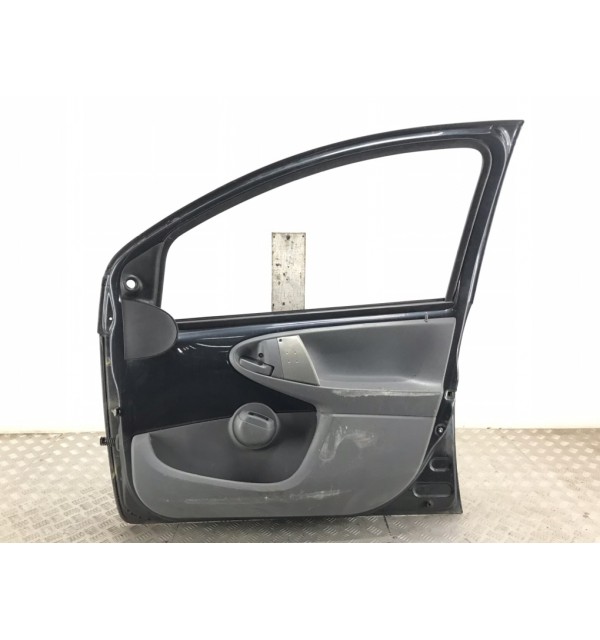 Дверь передняя правая бу для Toyota Aygo  1.0 i,  2007 г.