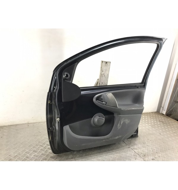 Дверь передняя правая бу для Toyota Aygo  1.0 i,  2007 г.