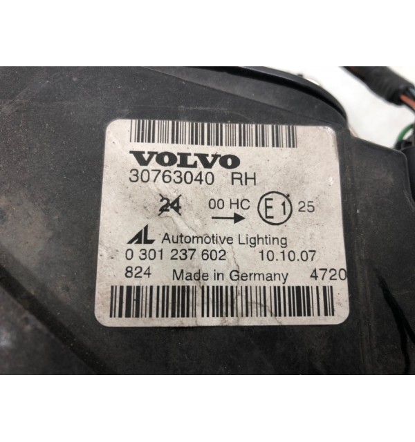Фара правая бу для Volvo V50  2.0 TD,  2007 г.
