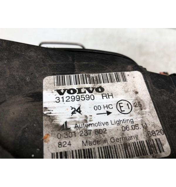 Фара правая бу для Volvo S40  1.6 TD,  2011 г.