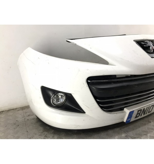 Бампер передний бу для Peugeot 207  1.4 i,  2010 г.