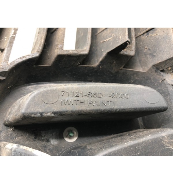 Решетка радиатора бу для Honda Civic 7 1.4 i,  2005 г.