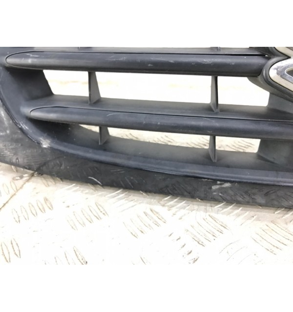 Решетка радиатора бу для Suzuki Grand Vitara  2.0 TD,  2002 г.