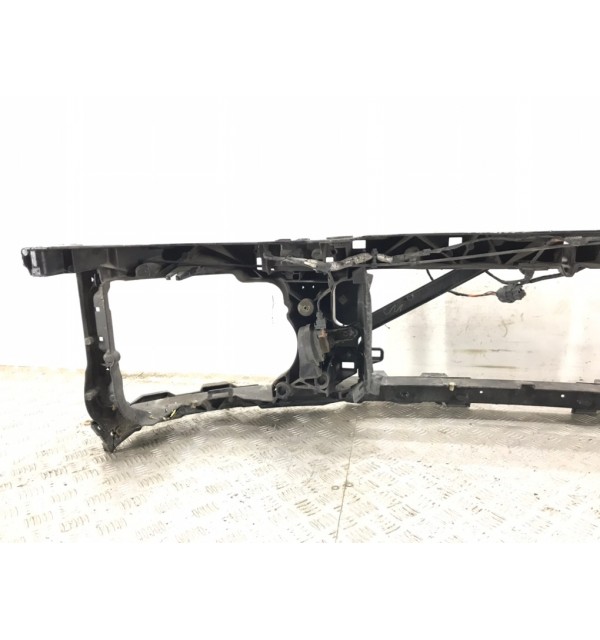 Панель передняя (телевизор) бу для Land Rover Discovery 3 2.7 TD,  2005 г.