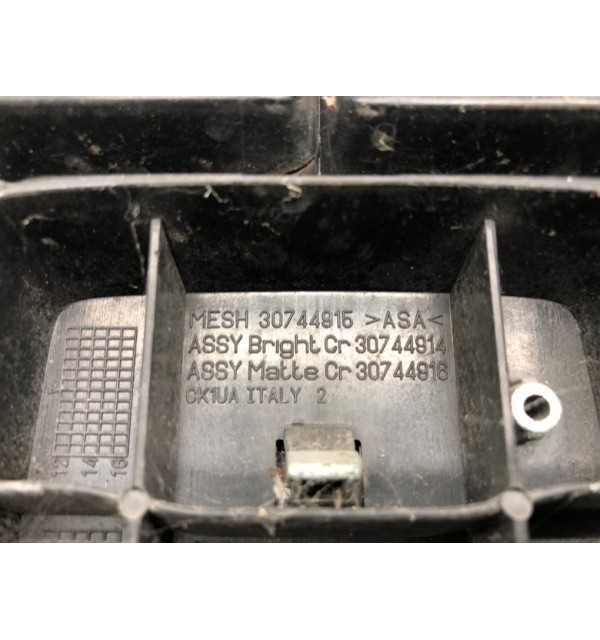 Решетка радиатора бу для Volvo V50  2.0 TD,  2007 г.