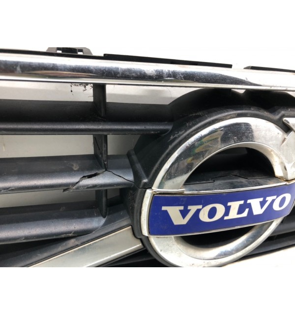 Решетка радиатора бу для Volvo S40  1.6 TD,  2011 г.