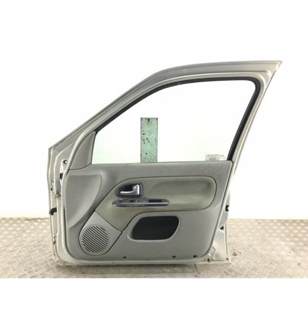 Дверь передняя правая бу для Renault Clio  1.4 i,  2004 г.