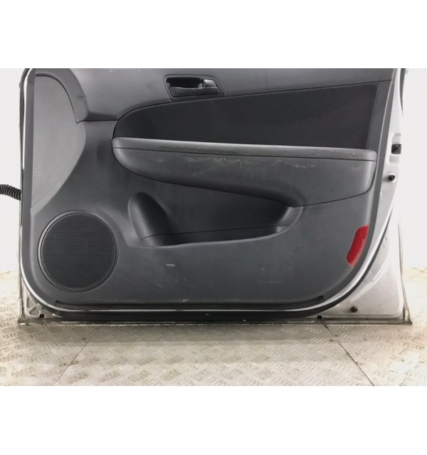Дверь передняя правая бу для Hyundai i30  1.4 i,  2010 г.