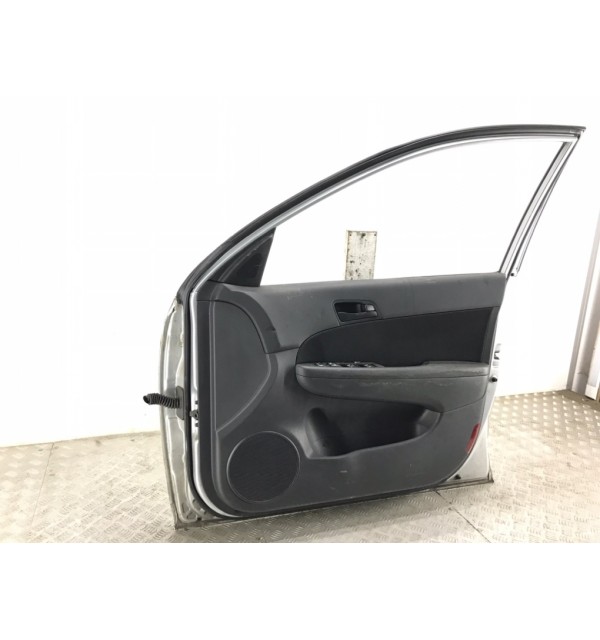 Дверь передняя правая бу для Hyundai i30  1.4 i,  2010 г.