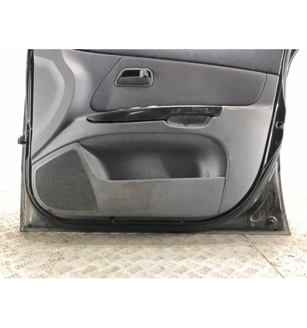 Дверь передняя правая бу для Kia Rio  1.5 CRDi,  2010 г.
