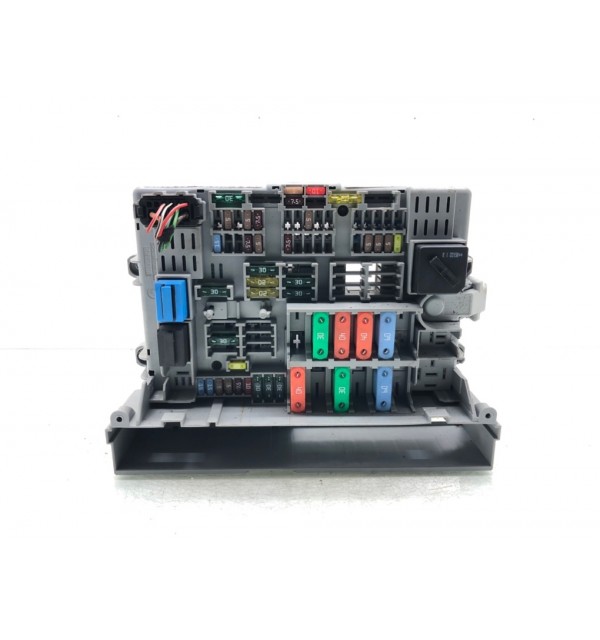 Блок предохранителей бу для BMW 3 E90/E91/E92/E93 2.0 i,  2005 г.