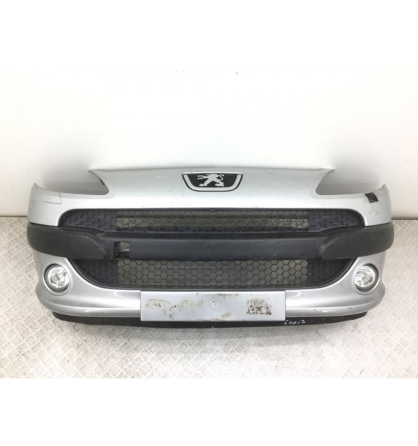 Бампер передний бу для Peugeot 1007  1.6 i,  2006 г.