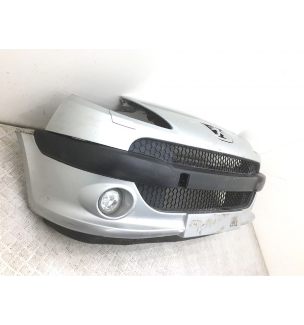 Бампер передний бу для Peugeot 1007  1.6 i,  2006 г.