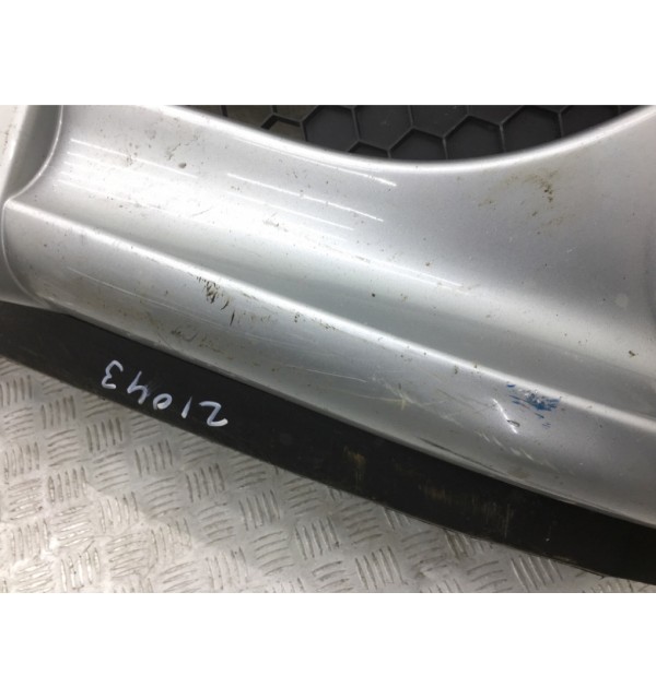Бампер передний бу для Peugeot 1007  1.6 i,  2006 г.
