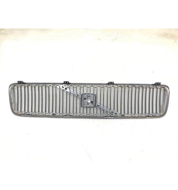 Решетка радиатора бу для Volvo S40  1.6 i,  2006 г.
