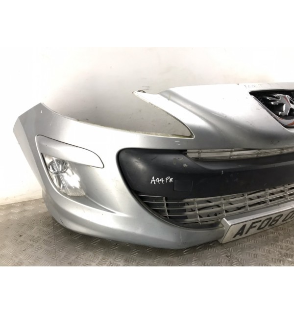 Бампер передний бу для Peugeot 308 T7 1.6 i,  2008 г.