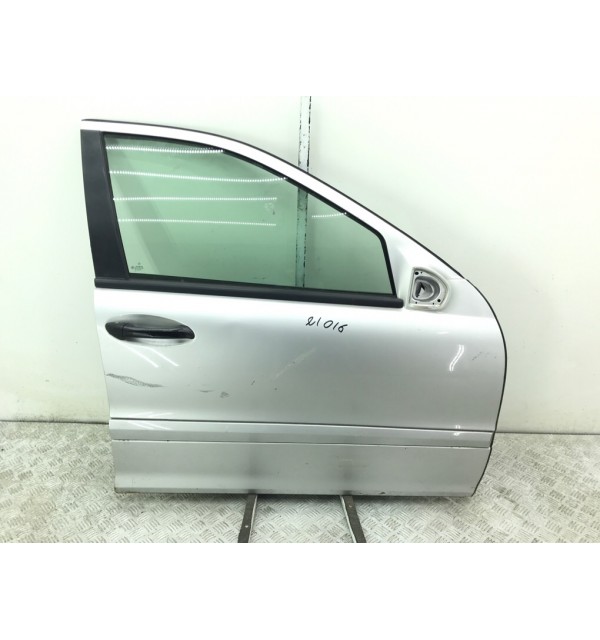 Дверь передняя правая бу для Mercedes C W203 3.2 i,  2003 г.