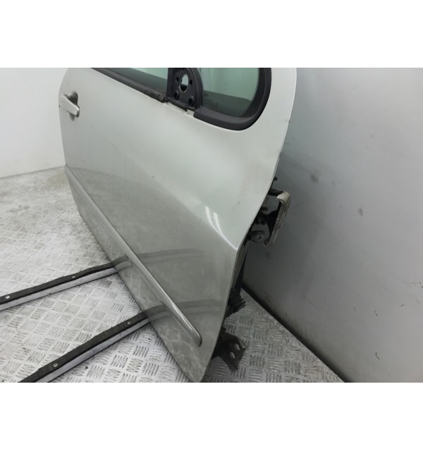 Дверь передняя правая бу для Peugeot 307  1.6 i,  2006 г.