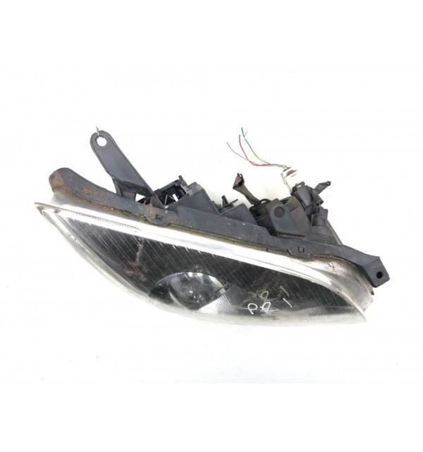 Фара правая бу для Toyota Avensis  2.0 TD,  2004 г.