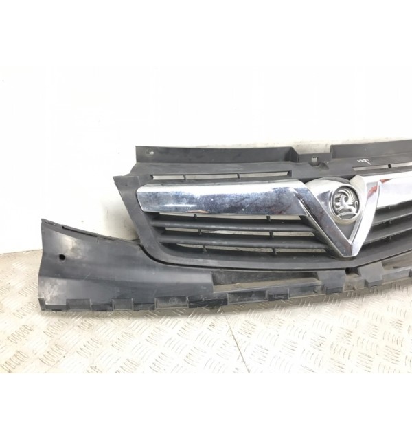 Решетка радиатора бу для Opel Vivaro  2.0 CDTi,  2009 г.