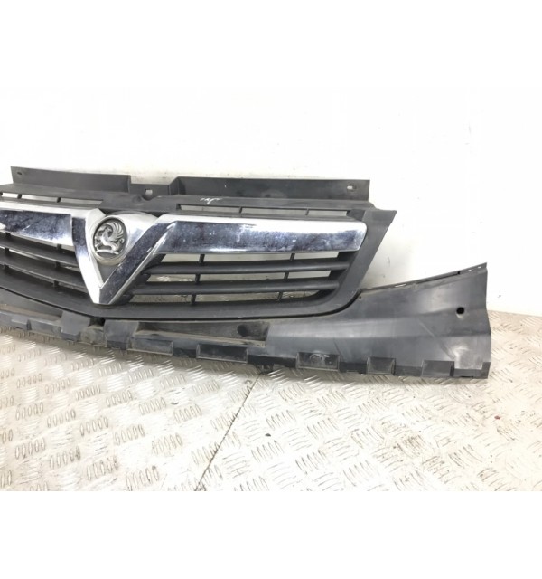 Решетка радиатора бу для Opel Vivaro  2.0 CDTi,  2009 г.
