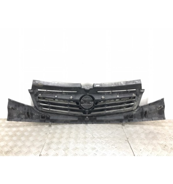 Решетка радиатора бу для Opel Vivaro  2.0 CDTi,  2009 г.