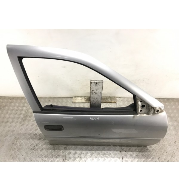 Дверь передняя правая бу для Opel Vectra B 1.8 i,  1999 г.