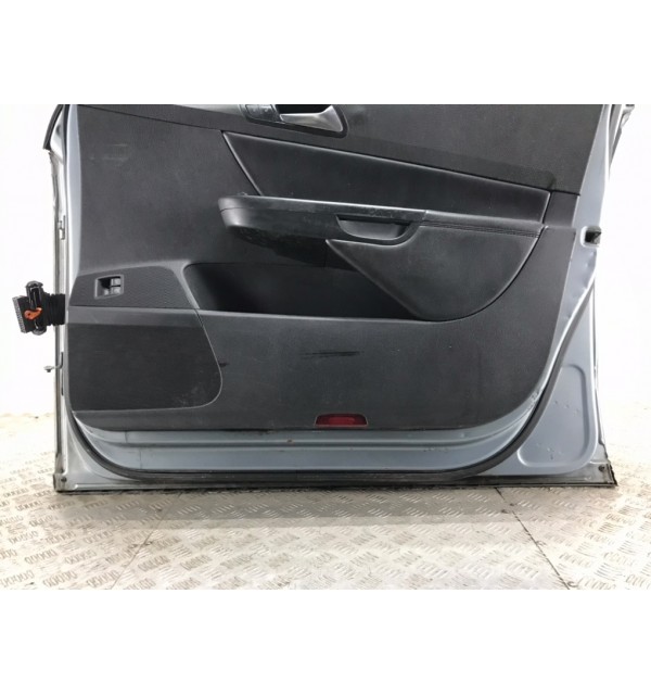 Дверь передняя правая бу для Volkswagen Passat B6 2.0 TDi,  2010 г.