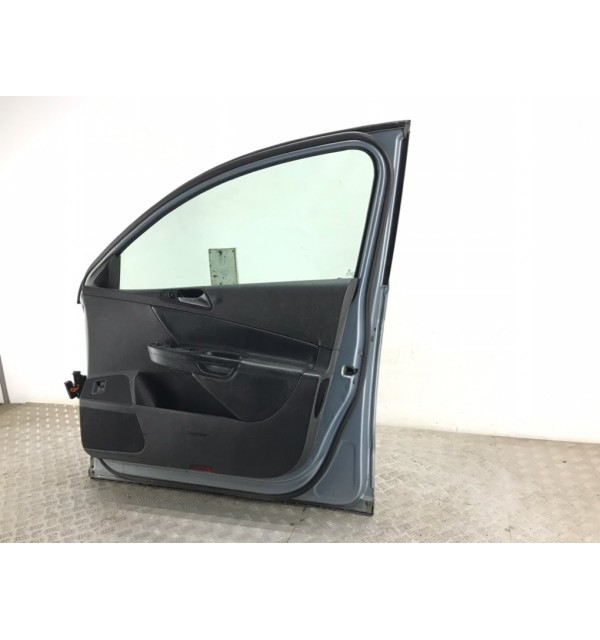 Дверь передняя правая бу для Volkswagen Passat B6 2.0 TDi,  2010 г.