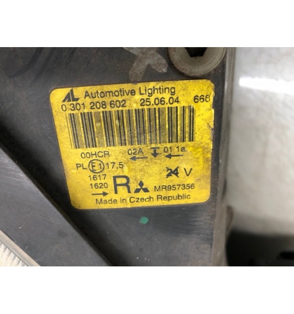 Фара правая бу для Mitsubishi Colt  1.5 i,  2004 г.
