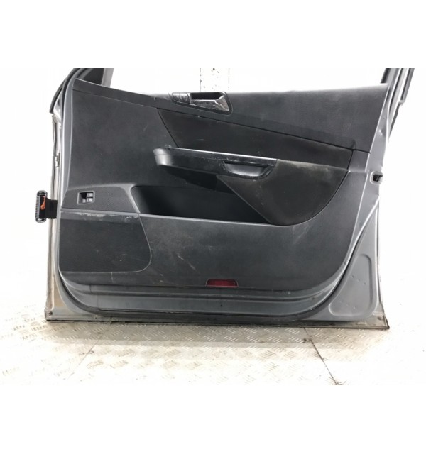 Дверь передняя правая бу для Volkswagen Passat B6 2.0 TDi,  2008 г.