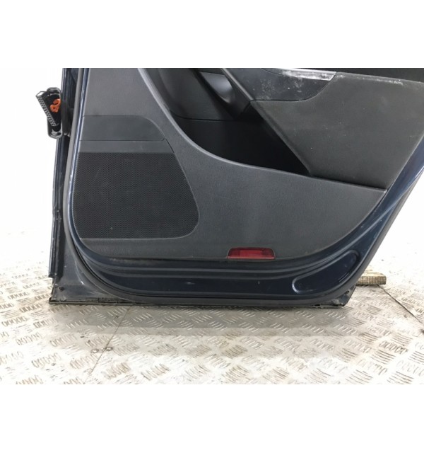 Дверь задняя правая бу для Volkswagen Passat B6 1.9 TDi,  2007 г.