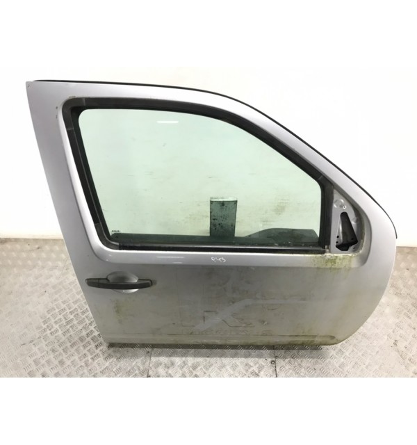 Дверь передняя правая бу для Nissan Navara  2.5 DCi,  2005 г.