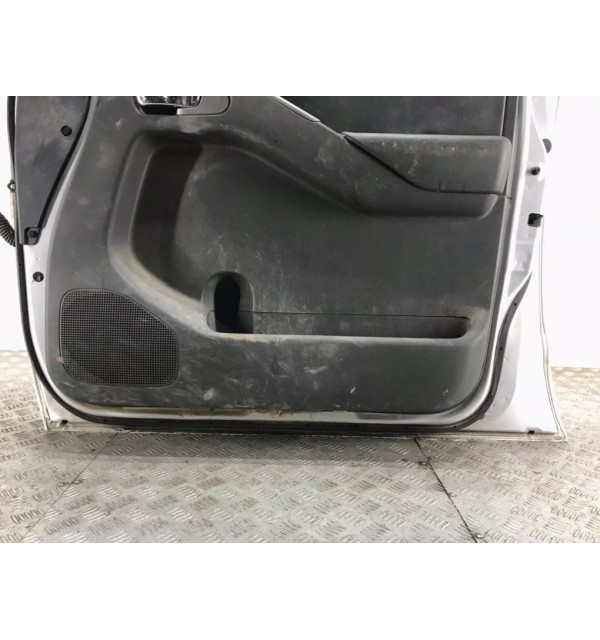 Дверь передняя правая бу для Nissan Navara  2.5 DCi,  2005 г.