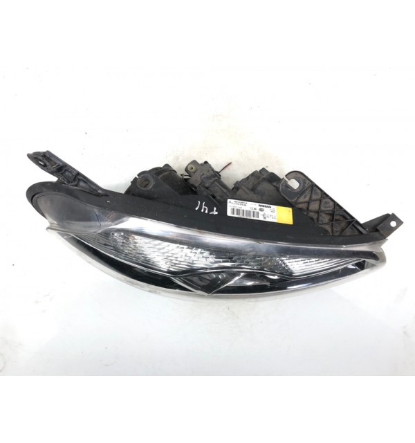 Фара правая бу для Nissan Qashqai  1.5 DCi,  2010 г.