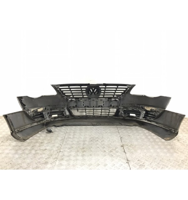 Бампер передний бу для Volkswagen Passat B6 2.0 TDi,  2009 г.