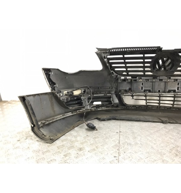 Бампер передний бу для Volkswagen Passat B6 2.0 TDi,  2009 г.