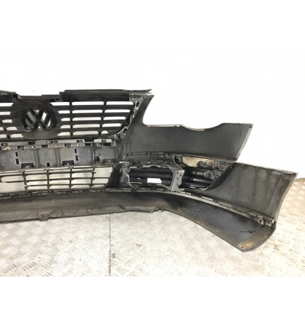 Бампер передний бу для Volkswagen Passat B6 2.0 TDi,  2009 г.