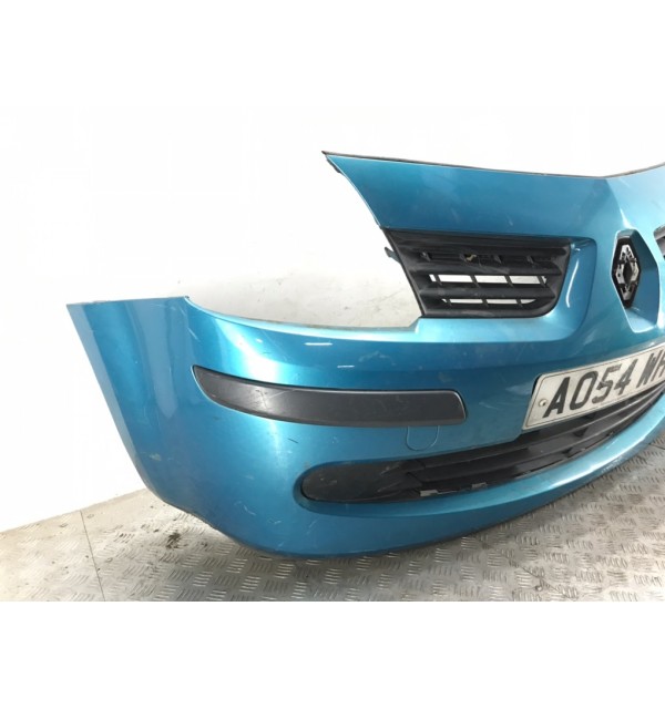 Бампер передний бу для Renault Modus  1.2 i,  2004 г.