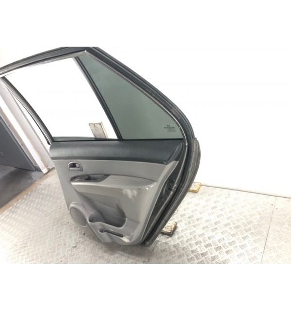 Дверь задняя правая бу для Kia Carens 2 2.0 i,  2009 г.