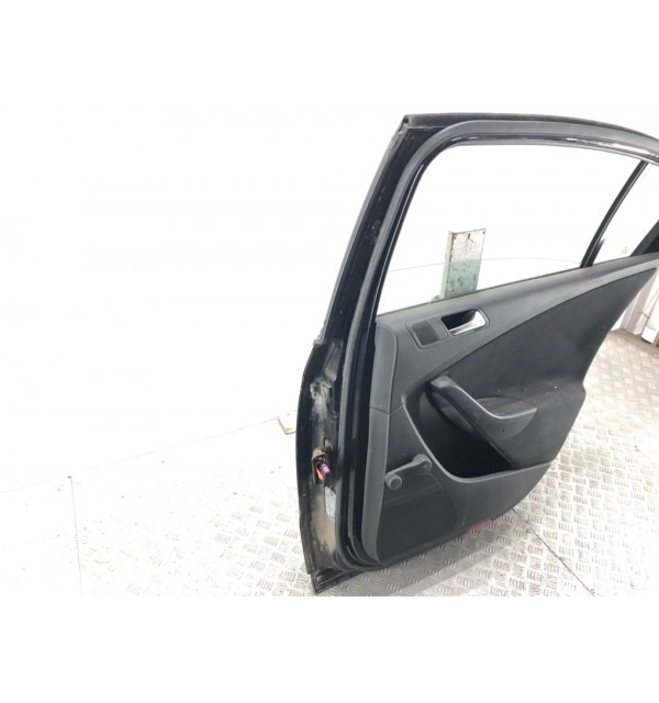 Дверь задняя правая бу для Volkswagen Passat B6 1.9 TDi,  2009 г.
