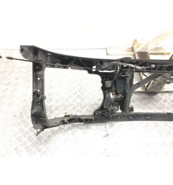 Панель передняя (телевизор) бу для Land Rover Discovery 3 2.7 TD,  2006 г.