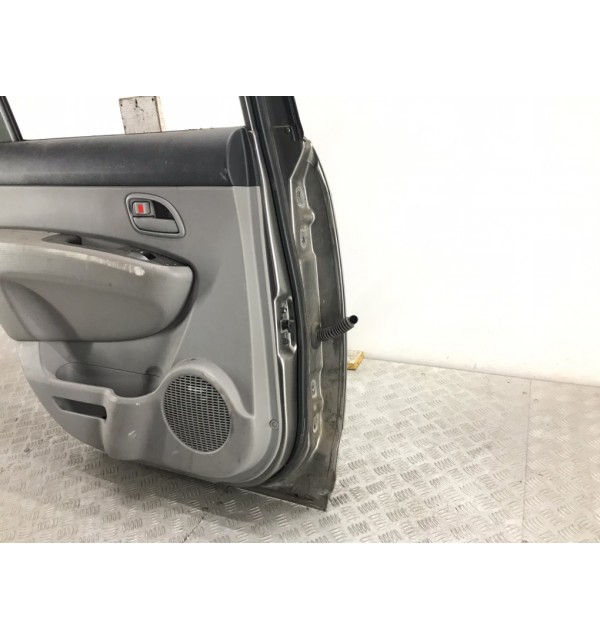 Дверь задняя левая бу для Kia Carens 2 2.0 i,  2009 г.