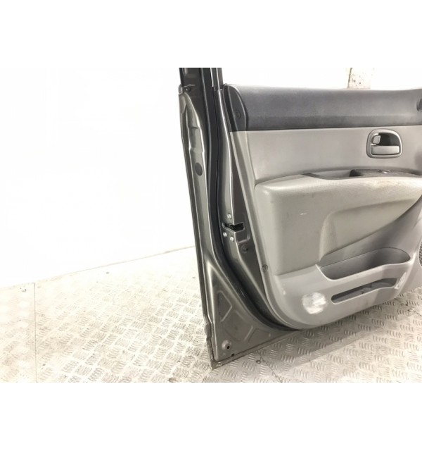 Дверь передняя левая бу для Kia Carens 2 2.0 i,  2009 г.
