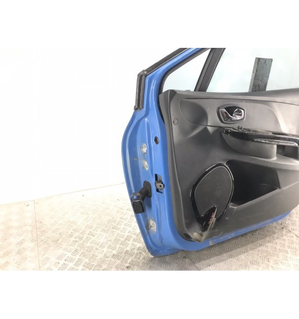 Дверь передняя правая бу для Renault Clio 4 1.5 DCi,  2014 г.