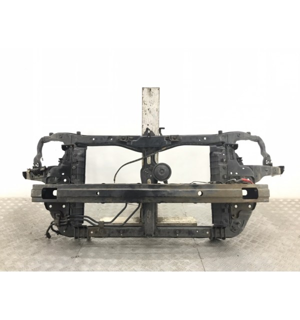 Панель передняя (телевизор) бу для Kia Carens 2 2.0 i,  2009 г.