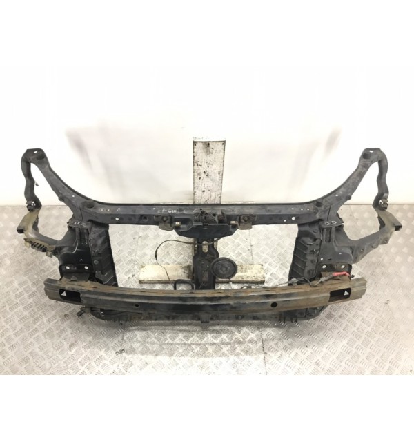 Панель передняя (телевизор) бу для Kia Carens 2 2.0 i,  2009 г.