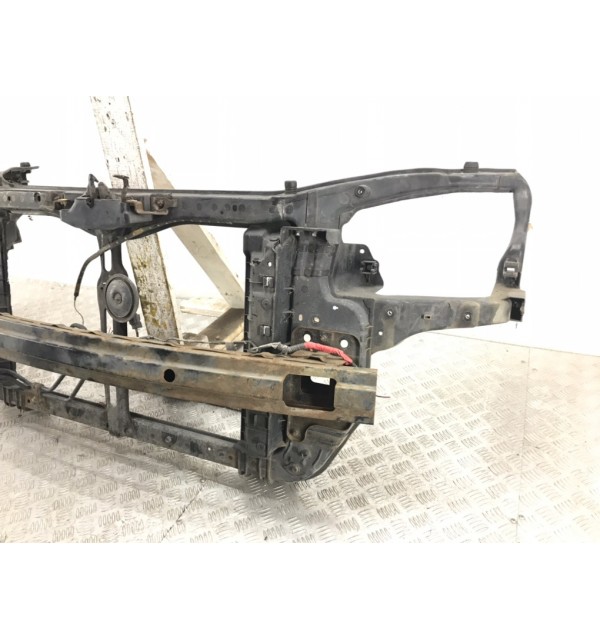 Панель передняя (телевизор) бу для Kia Carens 2 2.0 i,  2009 г.